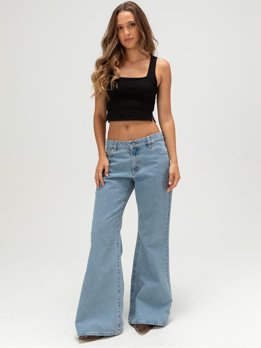 Abrand Women’s 99 Low Baggy Flare Paris. Size 27.